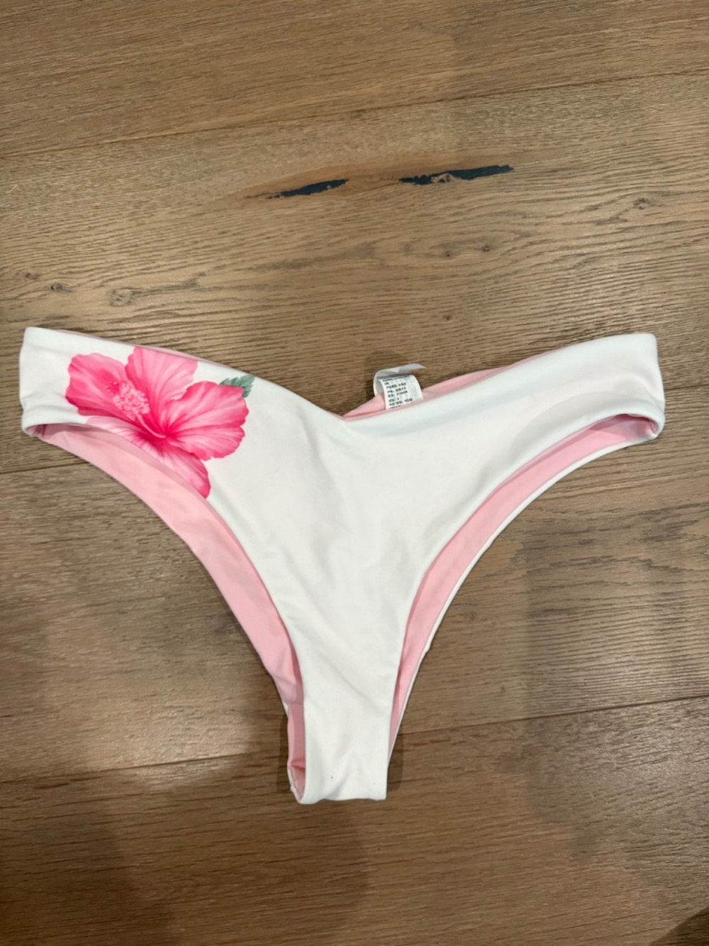 12 Size medium bikini tops and bottom - Picture 6 of 13